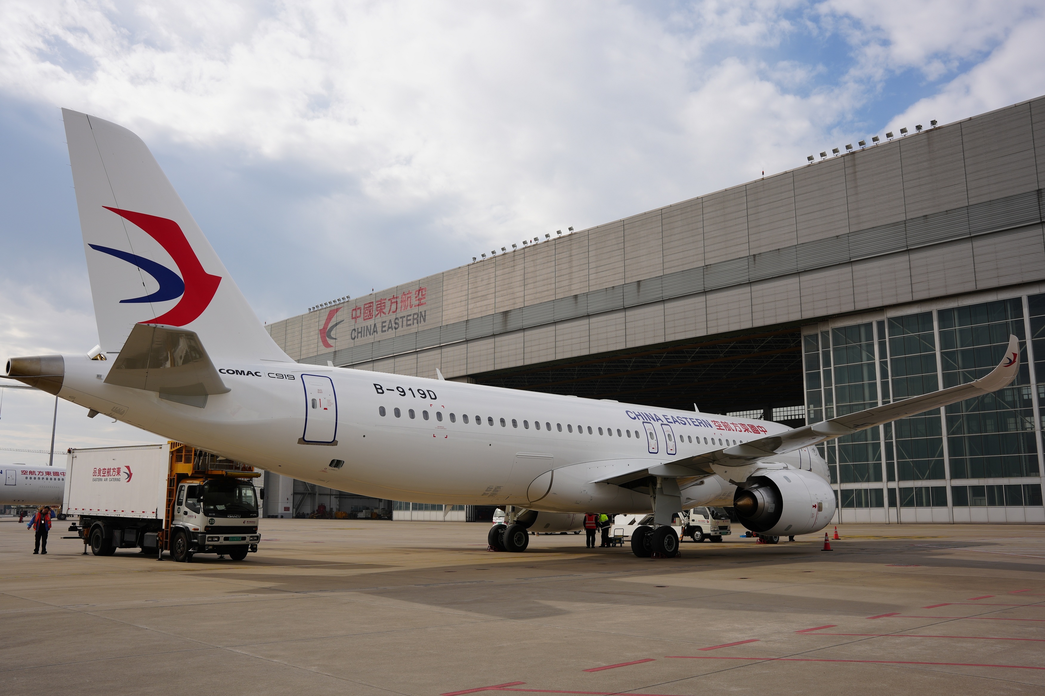 东航接收第三架C919大型客机(图1)
